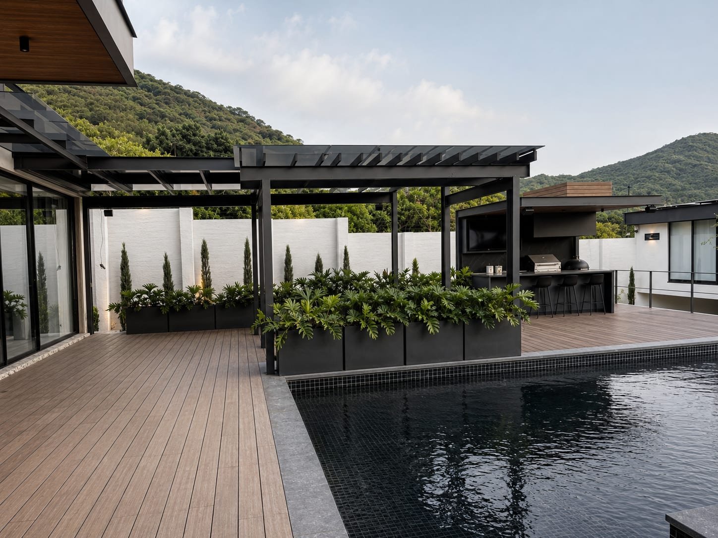 Casa La Pietra, terraza con alberca y pérgola